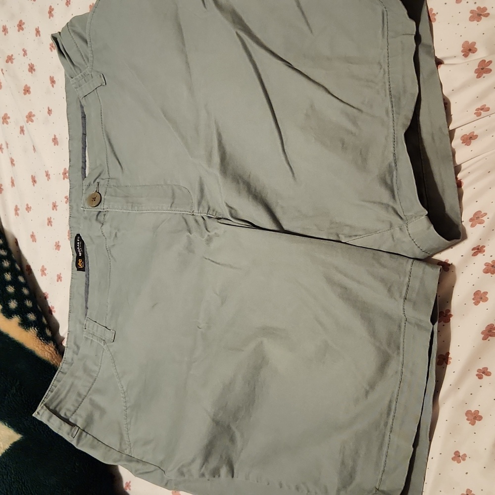 WOMEN’S REGULAR FIT CHINO BERMUDA (PLUS) in gray green